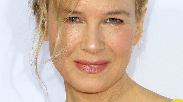 ki renée zellweger ismerkedés 2021)