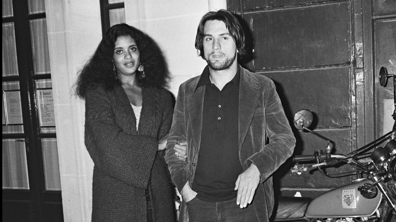 Black-and-white phot of Diahnne Abbott and Robert De Niro