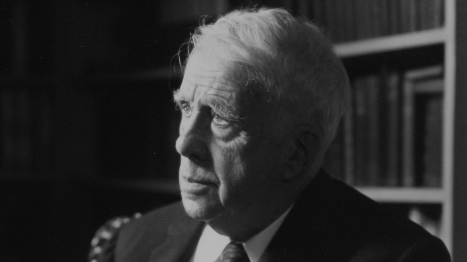 <a href="https://www.thelist.com/2267514/robert-frost-wife-elinor-white-real-life-love-story/" target="_blank">Robert Frost & Elinor White: Their Real-Life Love Story</a>