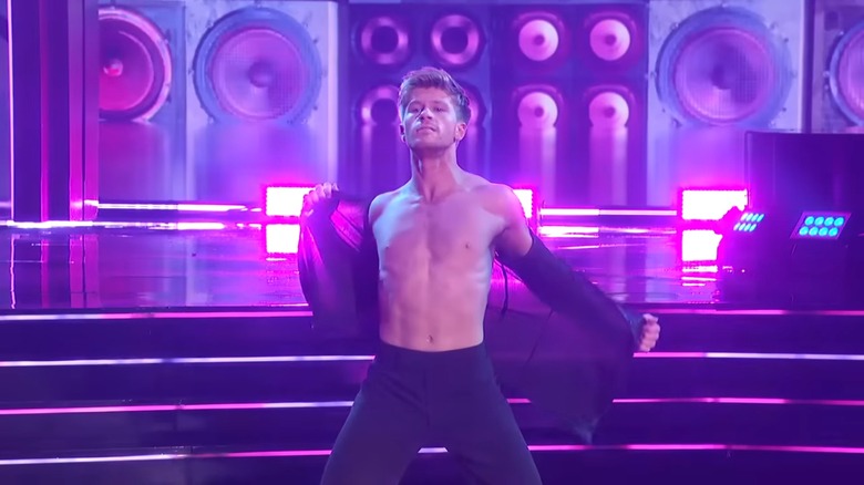 Robert Irwin removing his shirt on Dancing With The Stars