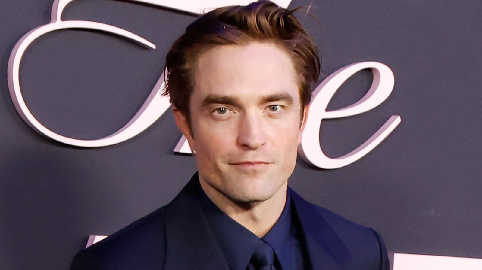 <a href="https://www.thelist.com/2141635/robert-pattinson-face-has-everyone-talking-because-of-one-feature/" target="_blank">Robert Pattinson’s Face Has Everyone Talking About This One Feature</a>