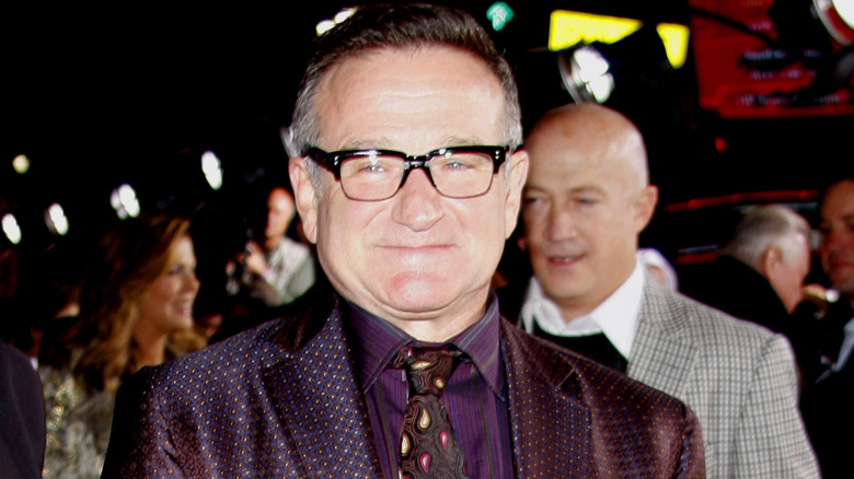 Robin Williams wearing glasses