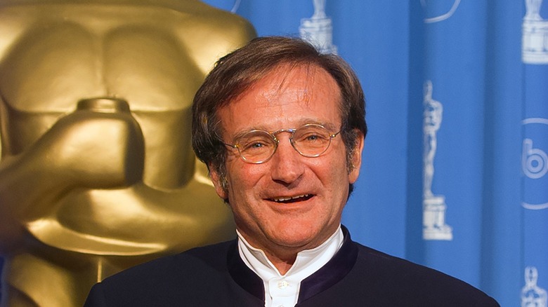 Robin Williams photographed during the Academy Awards in 1998