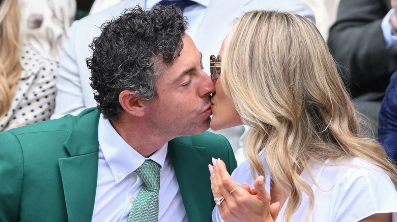 Rory McIlroy and Erica Stoll kissing