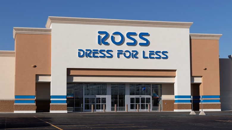 Exterior of Ross Dress for Less