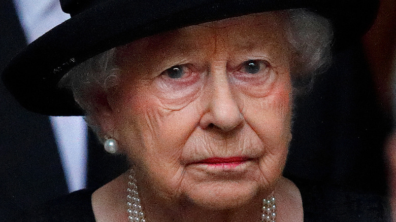 Queen Elizabeth in black mourning 2017
