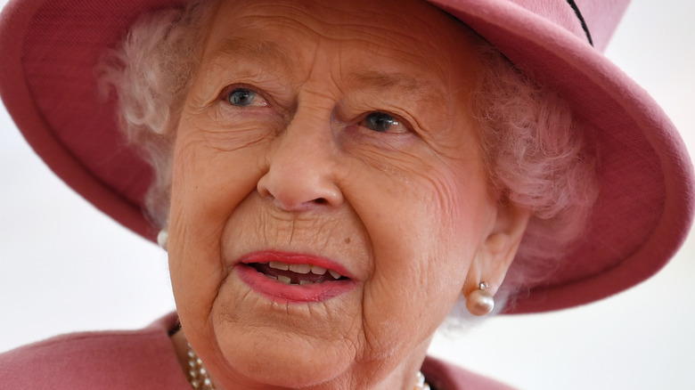 Queen Elizabeth in pink hat