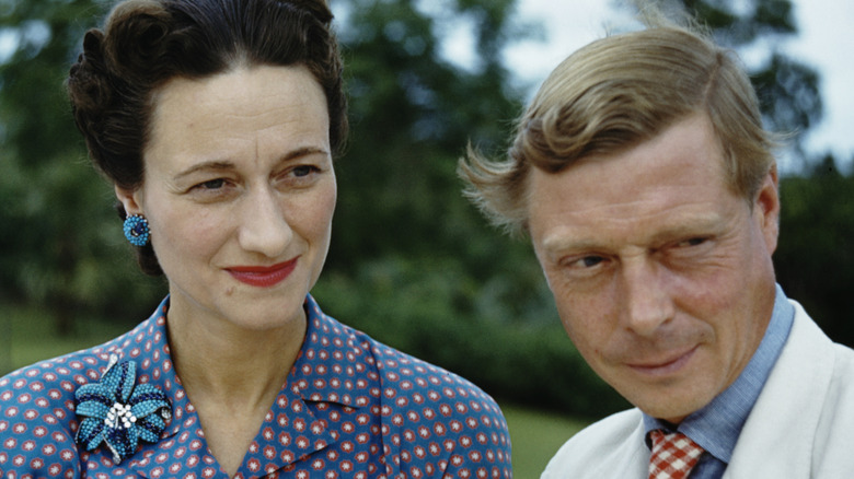 Wallis Simpson and Edward VIII in a garden