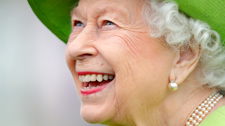 Queen Elizabeth green hat