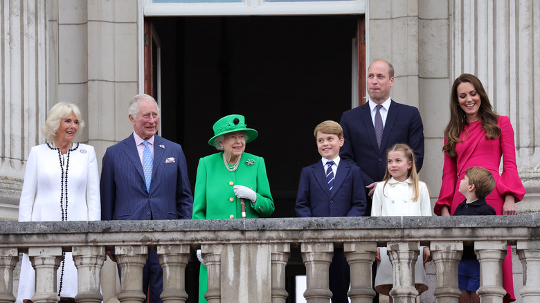royal family members on balcony 2022