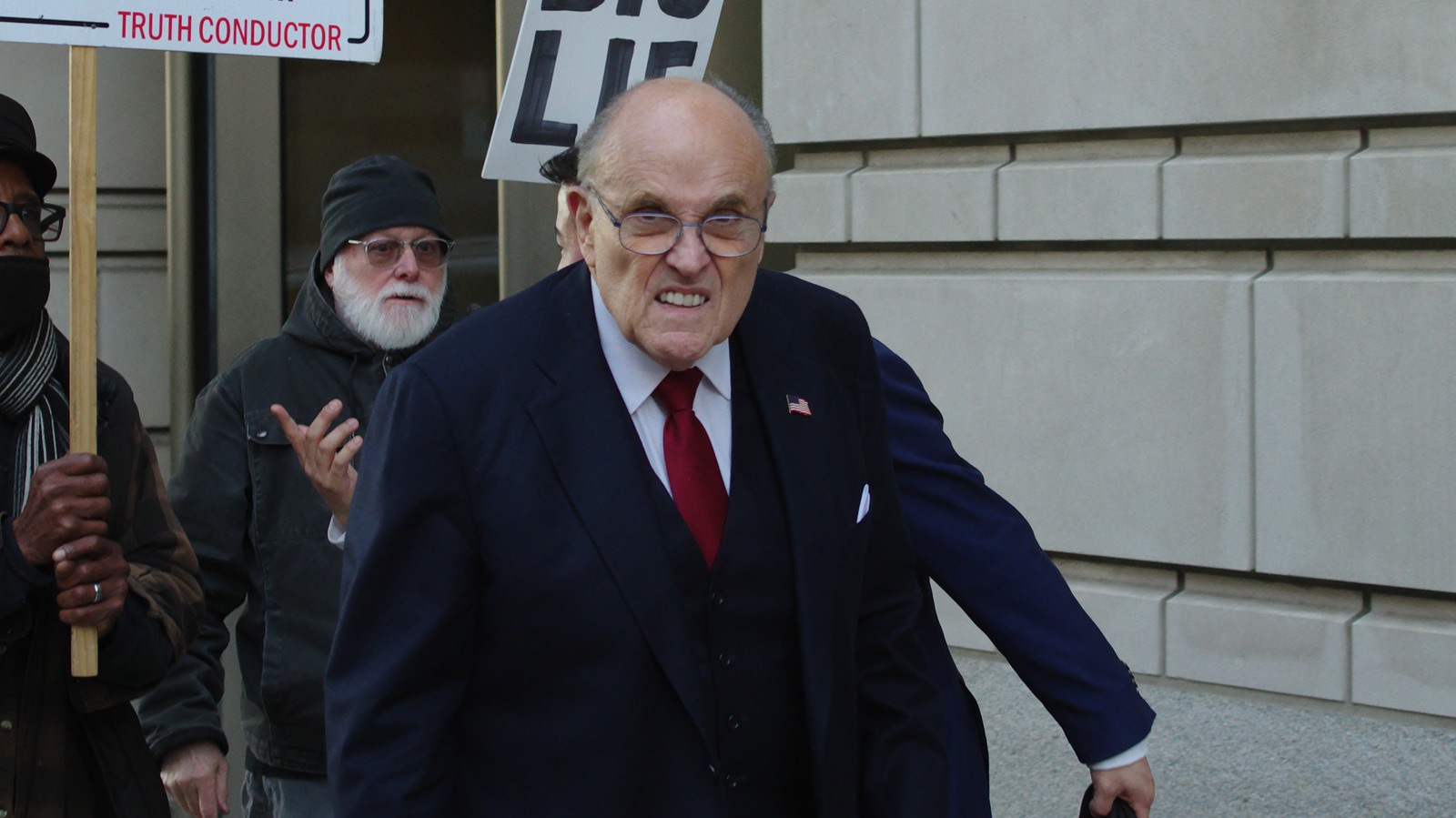 ルディ・ジュリアーニの弁護士資格剥奪により、彼は正式にトランプ大統領の最悪の弁護士となった（どういたしまして、アリナ・ハッバ）