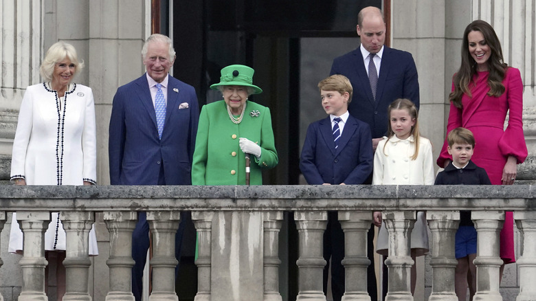 royal family on balcony 