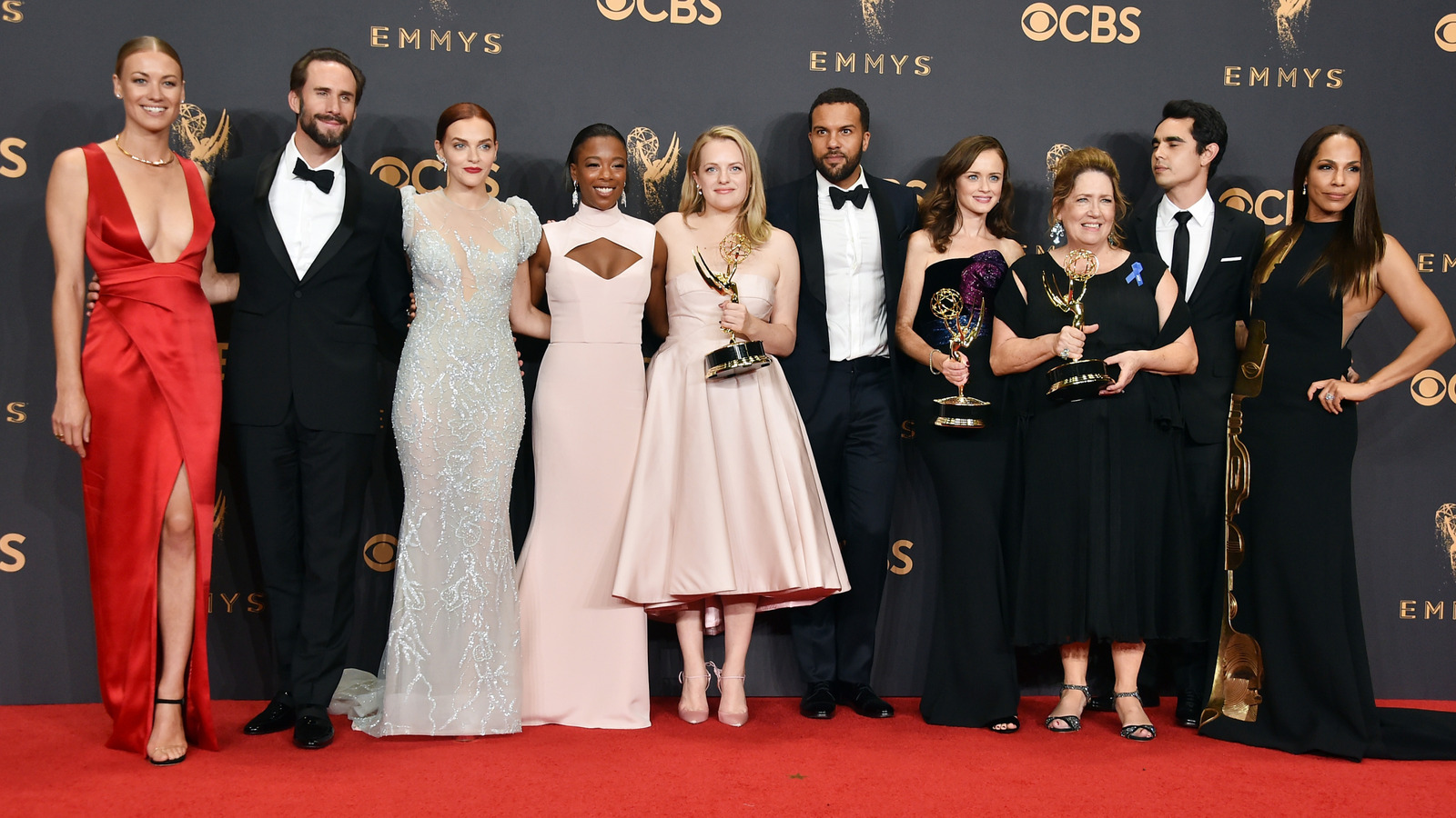 <a href="https://www.thelist.com/1957583/sad-details-cast-handmaids-tale-real-life/" target="_blank">Sad Details About The Cast Of The Handmaid’s Tale</a>