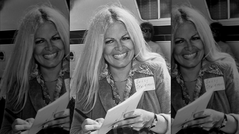 Sally Struthers pictured in 1979 wearing a blazer and signing autographs