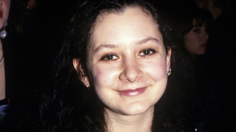 Sara Gilbert smiling in 1993