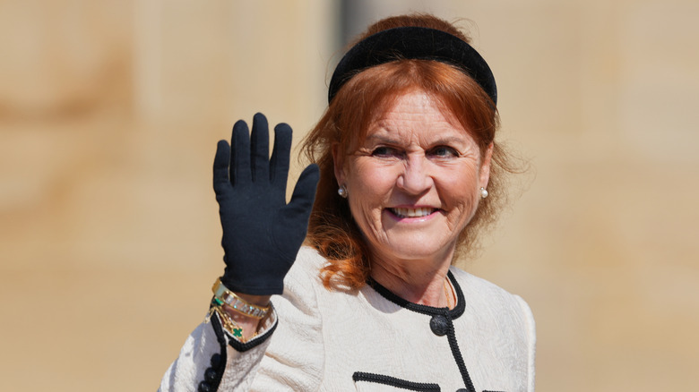 Sarah Ferguson waves
