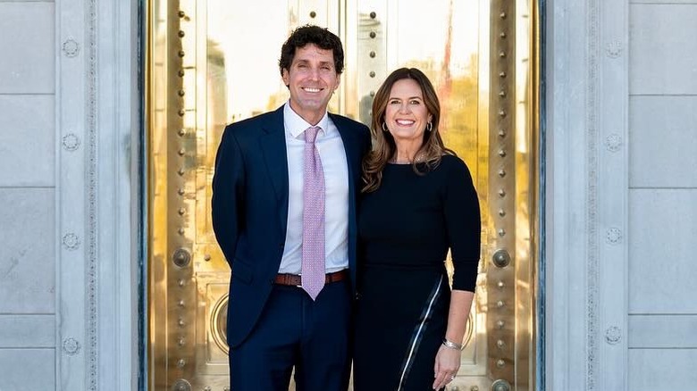 Bryan Chatfield Sanders and Sarah Huckabee Sanders posing together