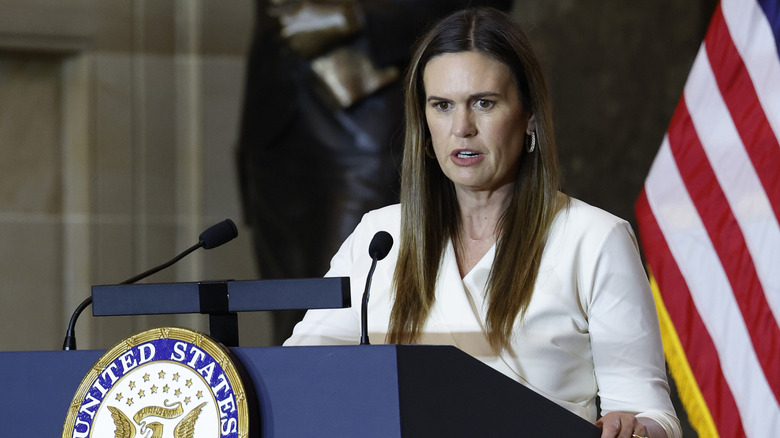 Sarah Huckabee Sander looking serious as she addresses an audience