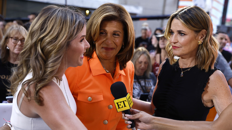 Jenna Bush Hager talking to Hoda Kotb and Savannah Guthrie