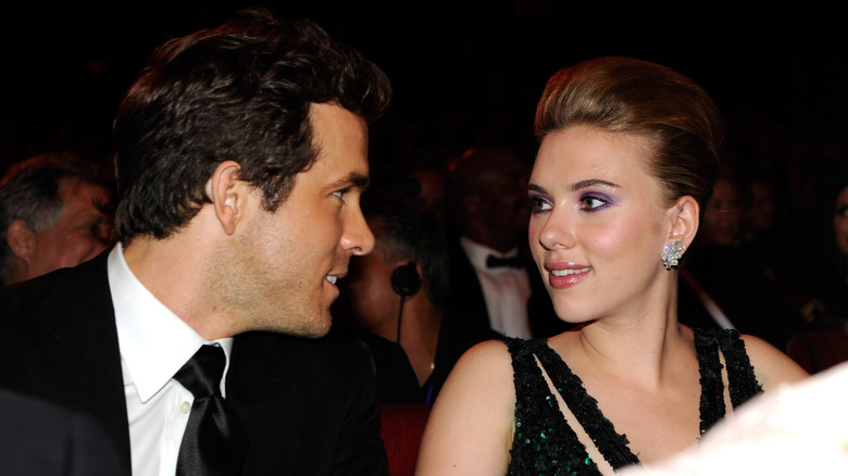 Ryan Reynolds and Scarlett Johansson looking at each other
