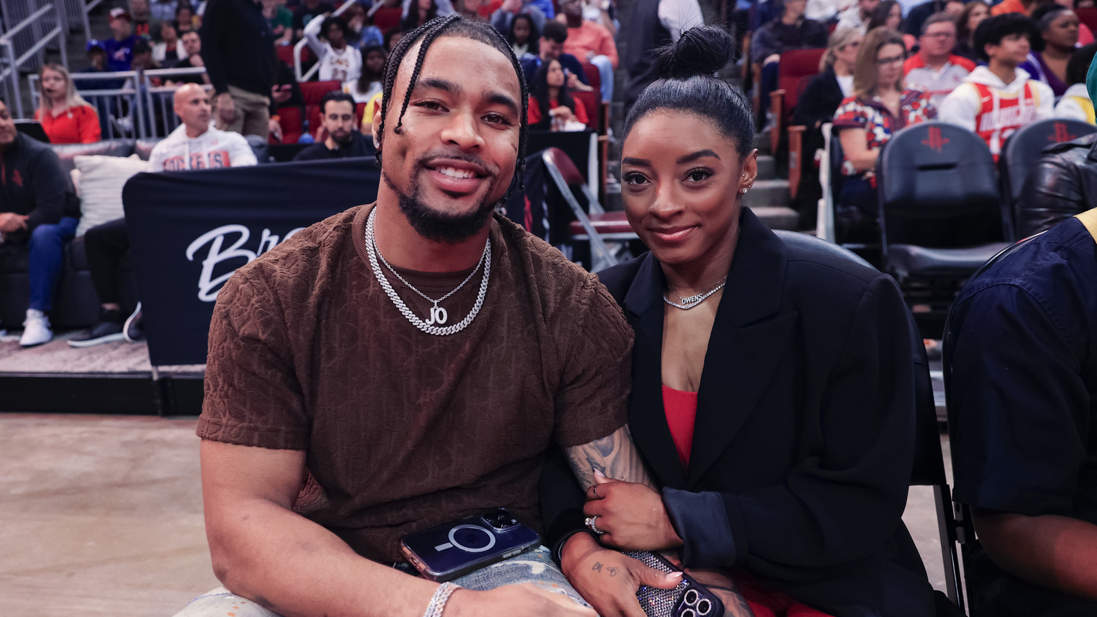 <a href="https://www.thelist.com/2067107/scandals-that-will-always-plague-simon-biles-and-husband-jonathan-owens/" target="_blank">Scandals That Will Always Plague Simone Biles & Her Husband</a>