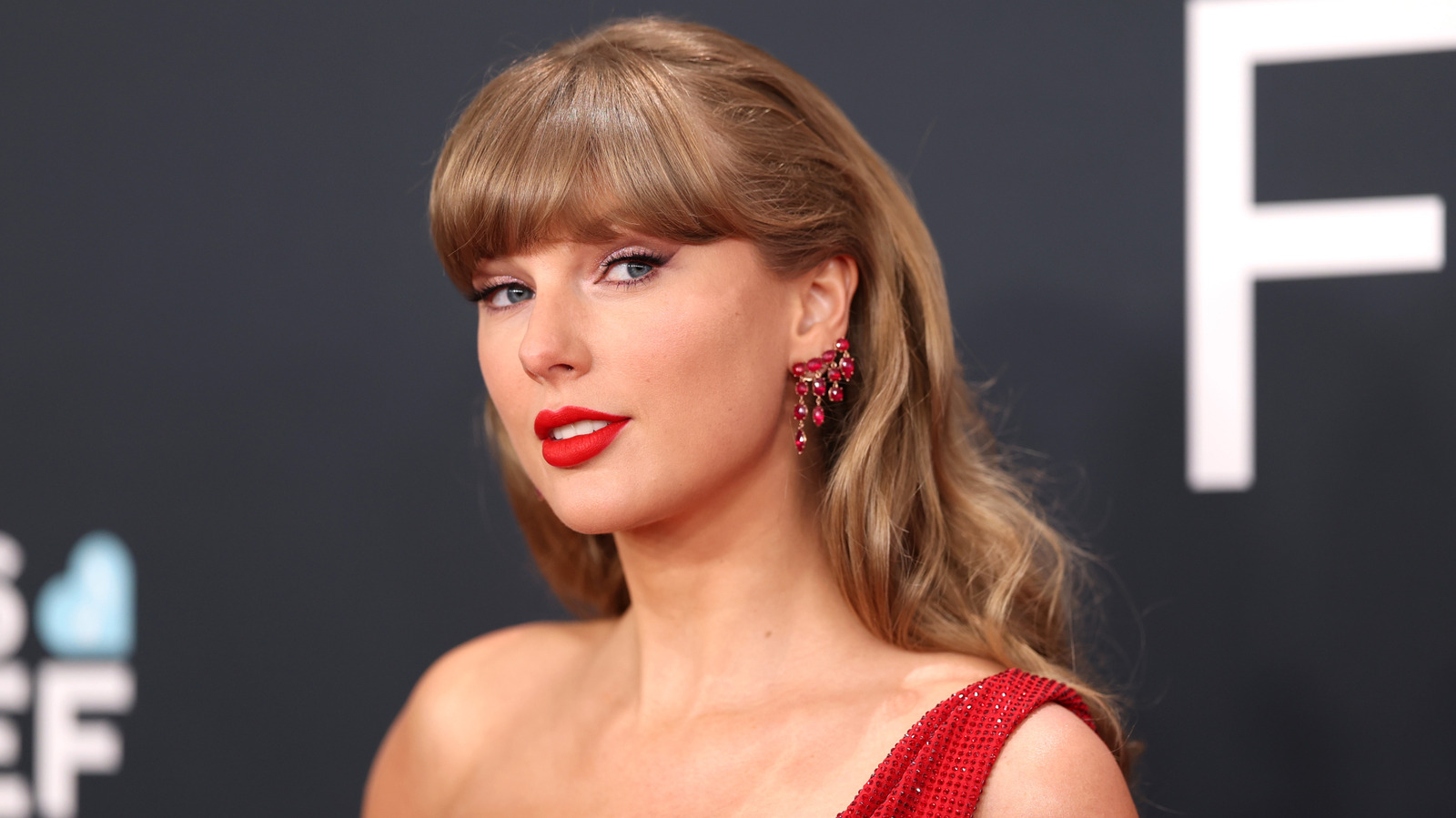 <a href="https://www.thelist.com/1919490/scooter-braun-shady-comment-taylor-swift-masters-swifties-mad/" target="_blank">Scooter Braun’s Shady Take On The Taylor Swift Masters Debacle Has Swifties Going Nuclear</a>