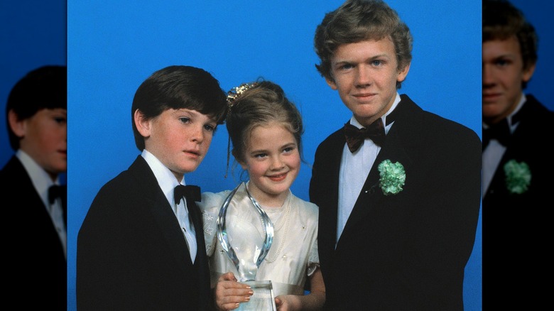 Henry Thomas, Drew Barrymore, Robert McNaughton with People's Choice award