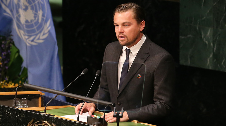 Leonardo DiCaprio giving a speech at the UN in a grey suit
