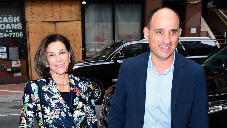 Hilary Farr and David Visentin photographed by paparazzi