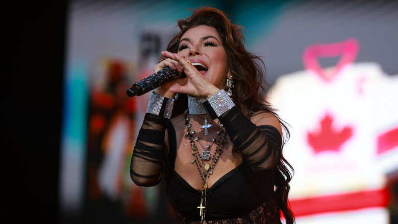 Shania Twain singing in black lace outfit
