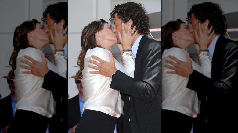 Shania Twain kisses Frédéric Thiébaud