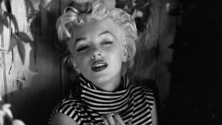 Marilyn Monroe posing