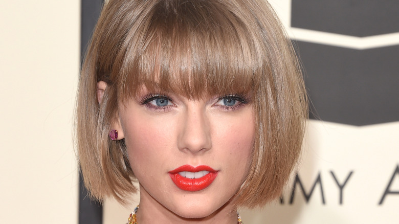 Taylor Swift with a short hairstyle