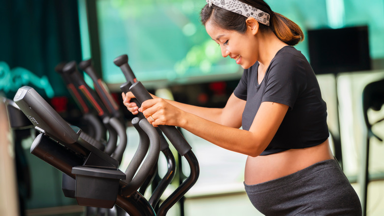 pregnant woman at the gym
