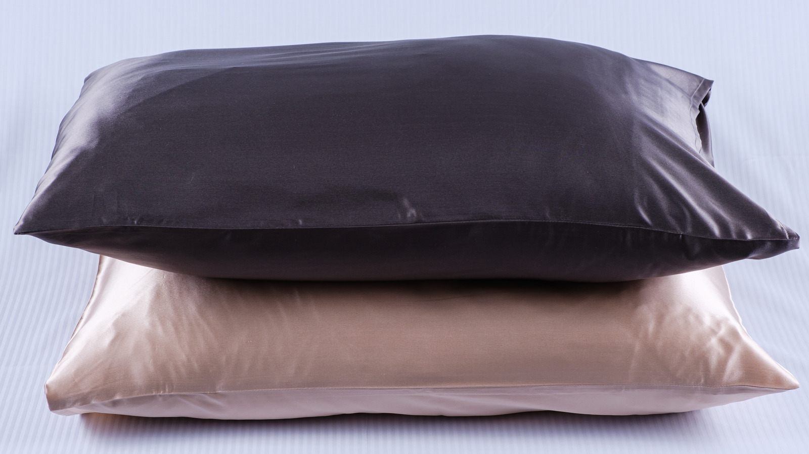 Should You Use Satin Or Silk Pillowcases For Your Hair? Should You Use Satin Or Silk Pillowcases For Your Hair?