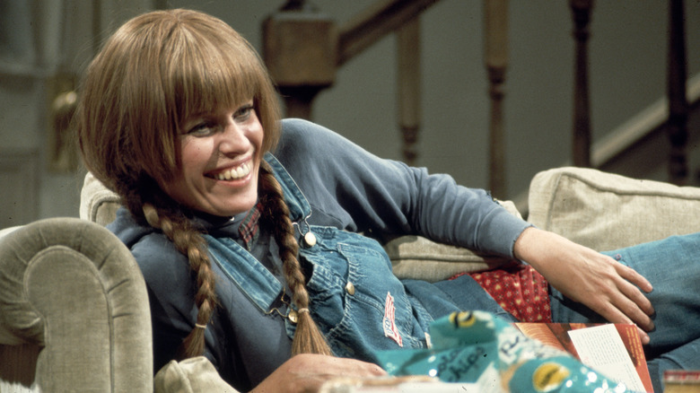Louise Lasser smiling on the set of "Mary Hartman, Mary Hartman"