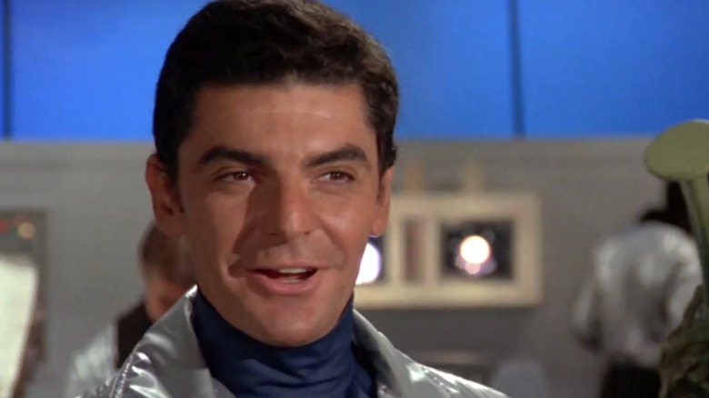 Richard Benjamin smiling in "Quark" in 1977