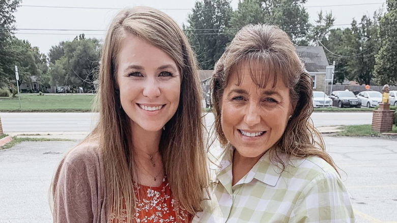 Jana Duggar posing with mom Michelle