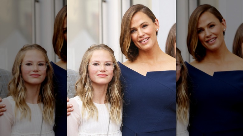 Jennifer Garner poses with her arm around Violet Affleck's shoulders during the former's Hollywood Walk of Fame Ceremony in August 2018.