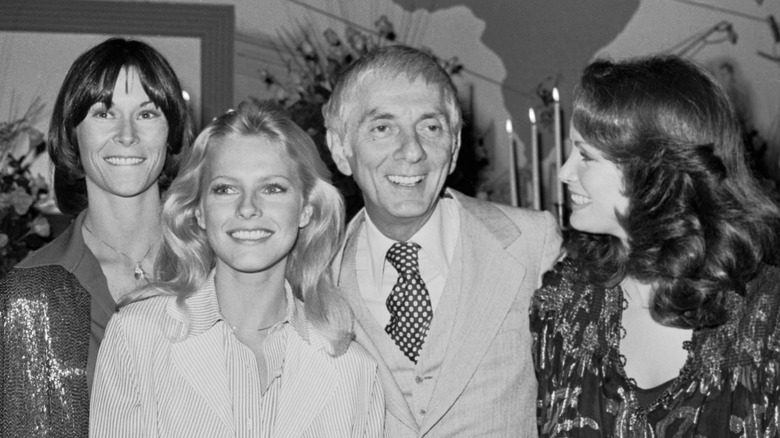 Kate Jackson, Cheryl Ladd, Aaron Spelling, and Jaclyn Smith smiling (grayscale photo)