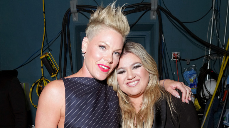 Pink posing alongside Kelly Clarkson