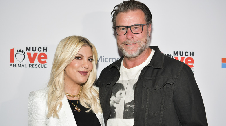 Tori Spelling and Dean McDermott posing 