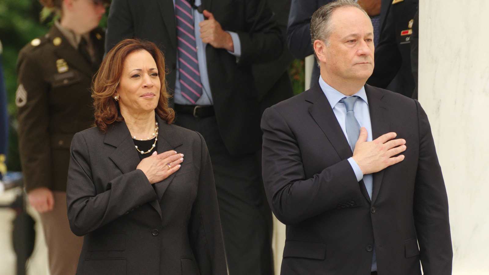 Signs Kamala Harris & Doug Emhoff Are Headed For Divorce
