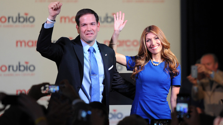 Marco Rubio and Jeanette Rubio waving at a crowd
