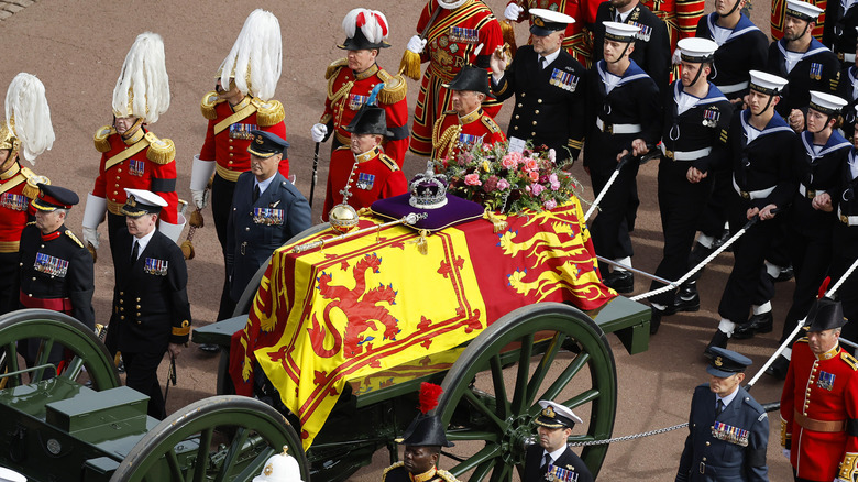 the queen's funeral procession