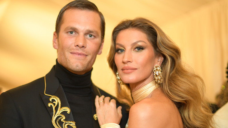 Tom Brady and Gisele Bündchen posing