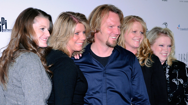 Sister Wives adults pose on red carpet