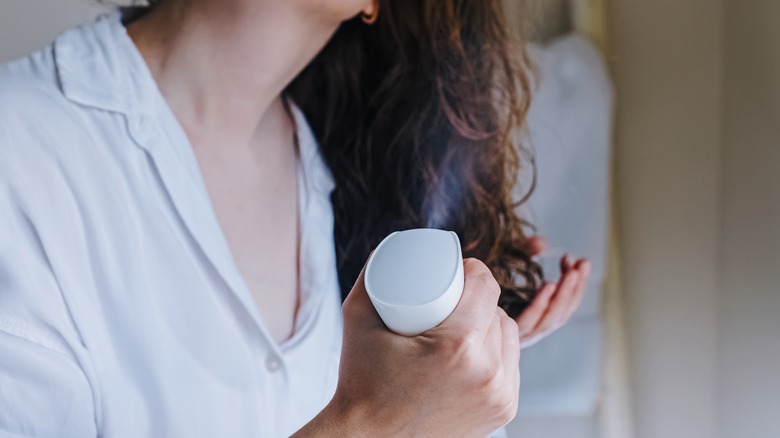 woman applying texturizing spray