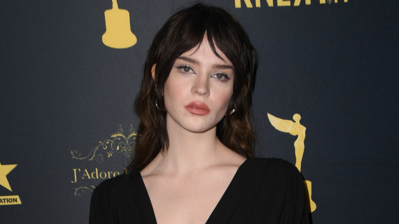 Sophie Thatcher on red carpet