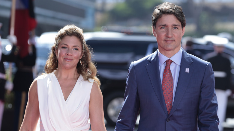 Sophie Grégoire Trudeau and justin trudeau smiling and walking